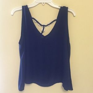 Forever 21 top with flower detaining