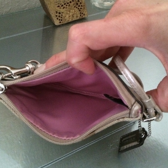 Coach wristlet - Picture 3 of 3