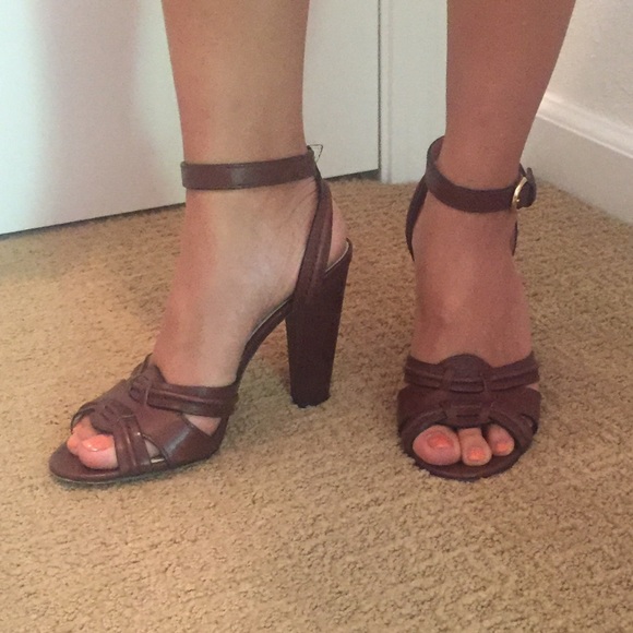 Coach leather cognac brown sandals size 7.5