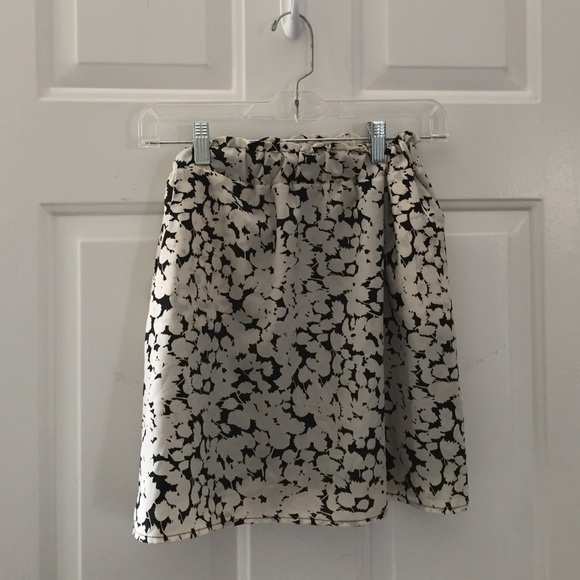 Alya skirt black and white