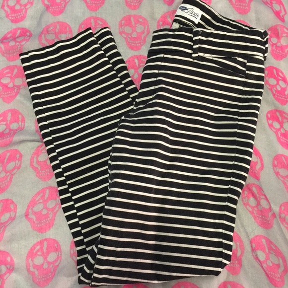 Old Navy Pixie Ankle Pants