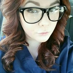 Meet your Posher, Carlee