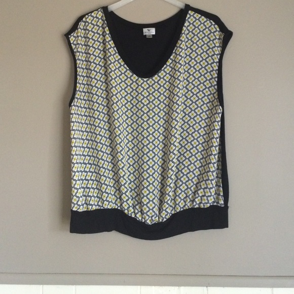 4 for $20 SALE!!  Adorable sleeveless top.