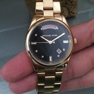 Michael Kors watch style mk6070.