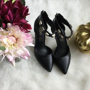 ALDO BLACK HEEL W/ GOLD DETAIL