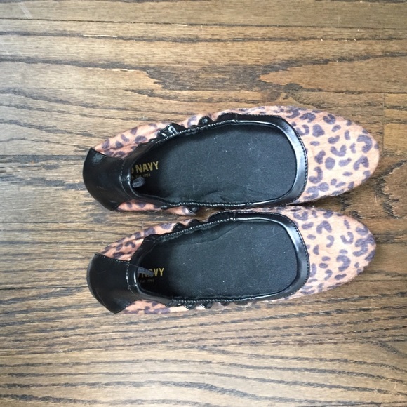 NWOT Old Navy flats - leopard print