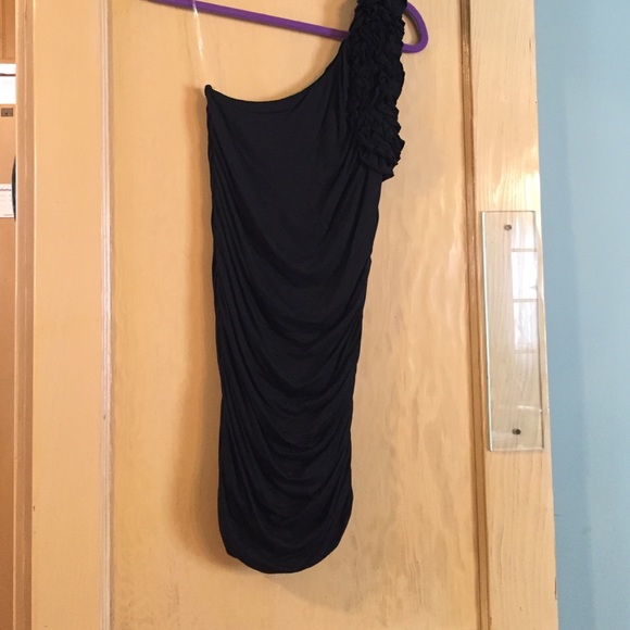 One shoulder black dress with flower detail - Picture 2 of 3