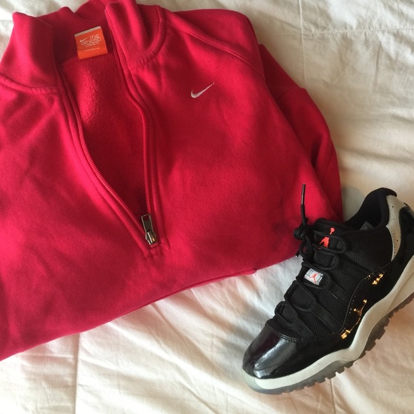 Nike Tops - Nike pullover