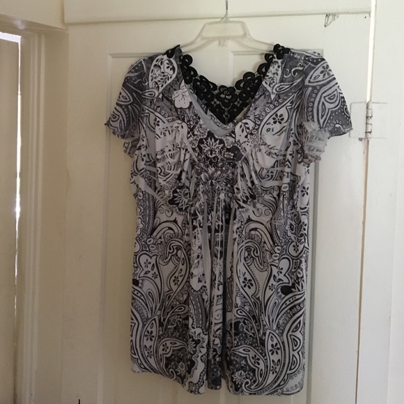 Black and white blouse - Picture 1 of 2