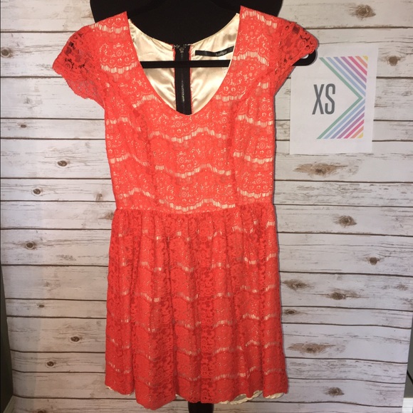 Very pretty lace dress