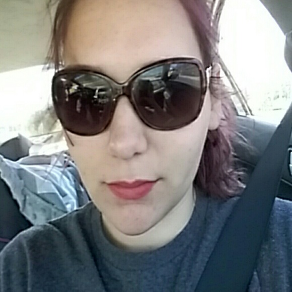 Meet your Posher, Connie