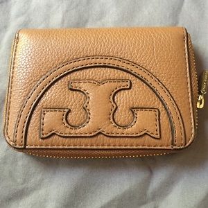 ❤️SOLD❤️Tory Burch all T ❤️SOLD❤️