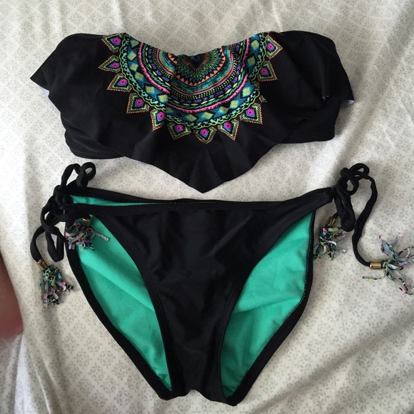 Black bikini