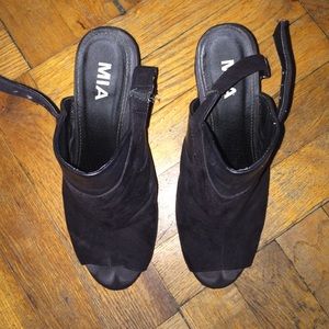 MIA black thick heels peep toe booties size 8 1/2