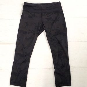 *RARE* black camo Lululemon in inspire crops