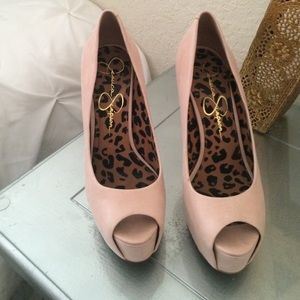 Jessica Simpson carri heels