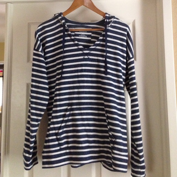 Long sleeve hooded shirt