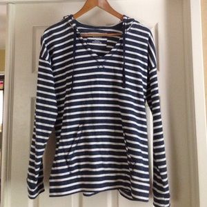 Long sleeve hooded shirt