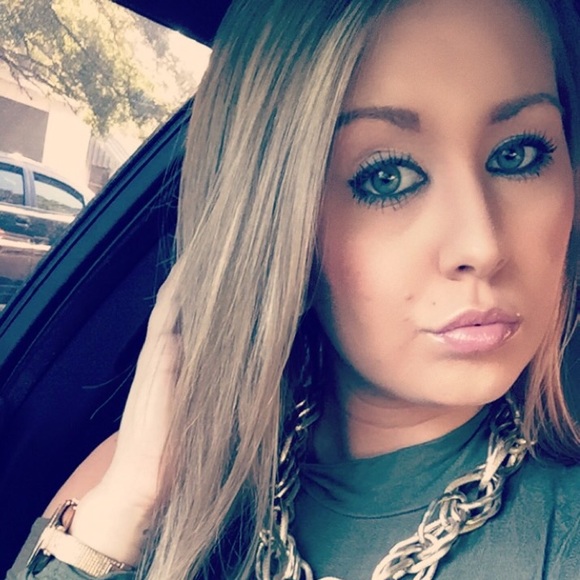 Meet your Posher, Brittney