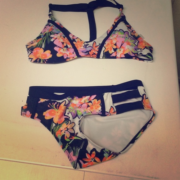 Floral swim suit top and bottom medium
