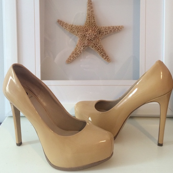 Kelsi Dagger nude patent pump heels