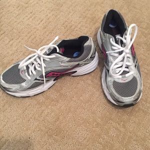 Saucony running sneakers, never worn