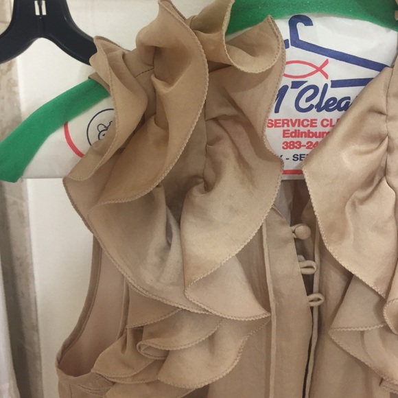 Beautiful dress! Ruffled collar. - Picture 2 of 3