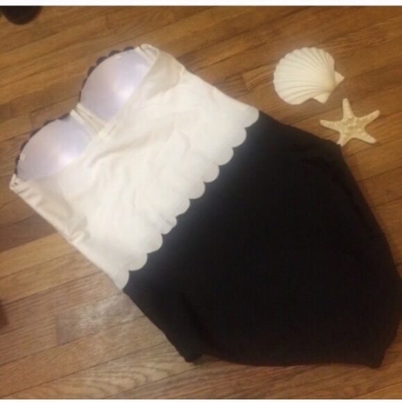 One piece Colorblock scallop swimsuit - Picture 3 of 3