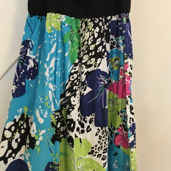 ❤️SOLD❤️ Super Chic Sleeveless Floral Dress🌸🌺🌻 - Picture 4 of 4