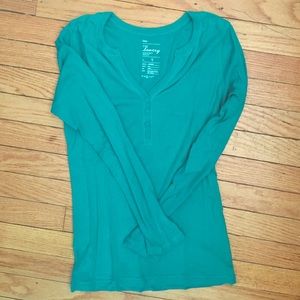 Green long sleeved Gap shirt