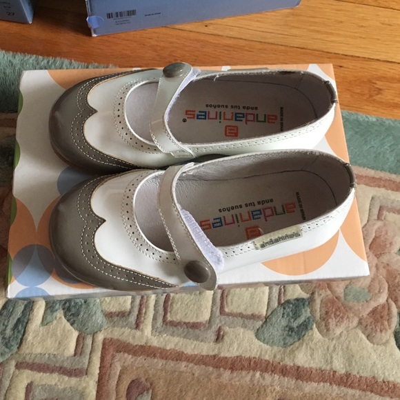Andanines girls patent leather shoes