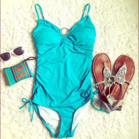 One piece swim wear