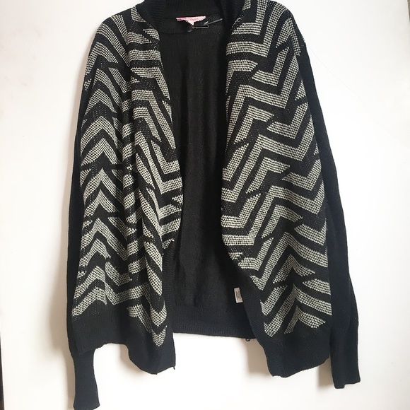 Candie's Sweaters - Clearance: Candies black & white chevron sweater