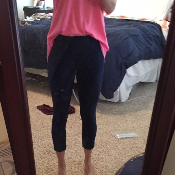 Lululemon crops RARE - Picture 3 of 4