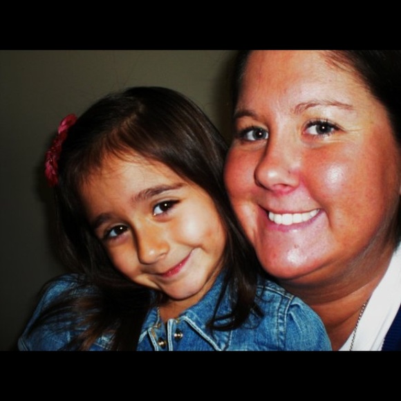 Meet your Posher, April - Picture 2 of 3