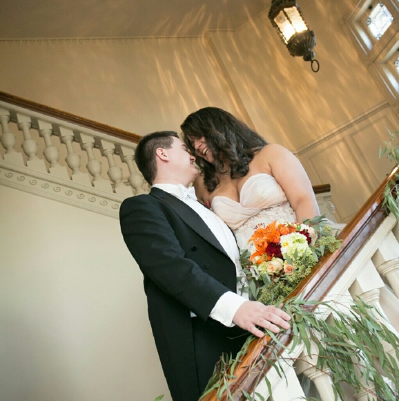 Meet your Posher, Lucia - Picture 2 of 2