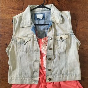 Sleeveless jean jacket