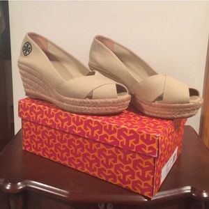 Tan Tory burch wedges!