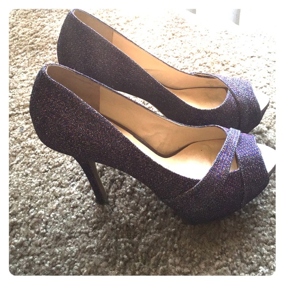 Barely worn Guess heels