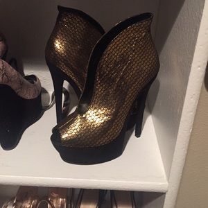 BeBe Gold & Black Platform