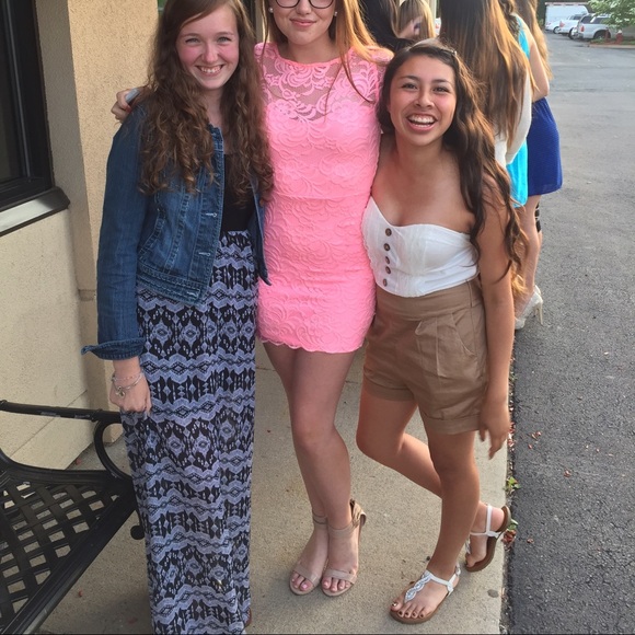 DRESSES - Picture 4 of 4