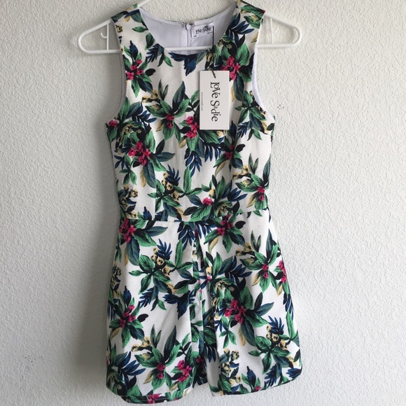 Tropical print floral romper NWT