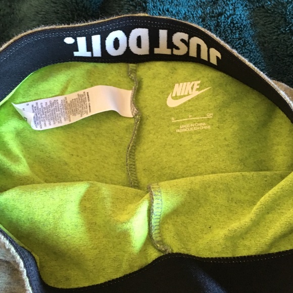 Nike leg a see leggings SZ small - Picture 2 of 3