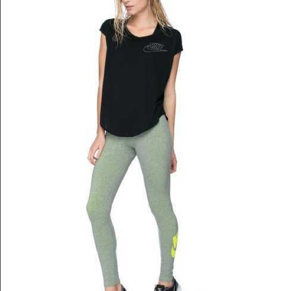 Nike leg a see leggings SZ small - Picture 3 of 3