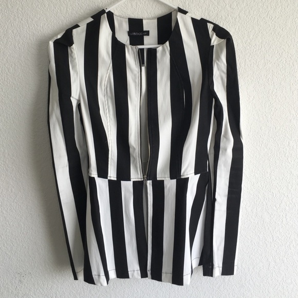 Black and white zippered jacket/blazer