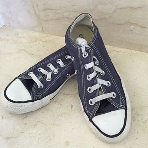Navy Converse (men's 4 women's 6)