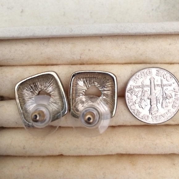 Square post earrings - Picture 3 of 3
