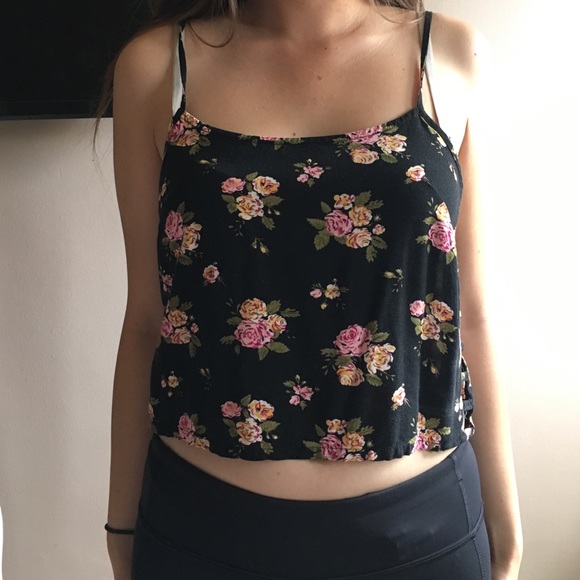 🌸 F21 CROP TOP🌸 - Picture 1 of 2