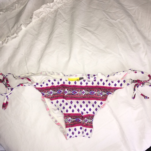 Cheeky bikini bottoms NEVER WARN