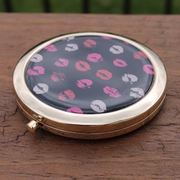 Compact Mirror - Picture 1 of 4